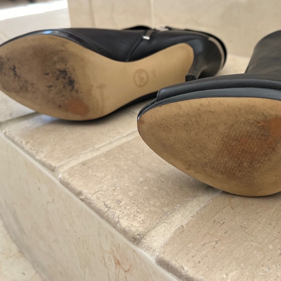 Michael Kors Black Leather 4' Heel boots size 8 - Picture 4 of 4